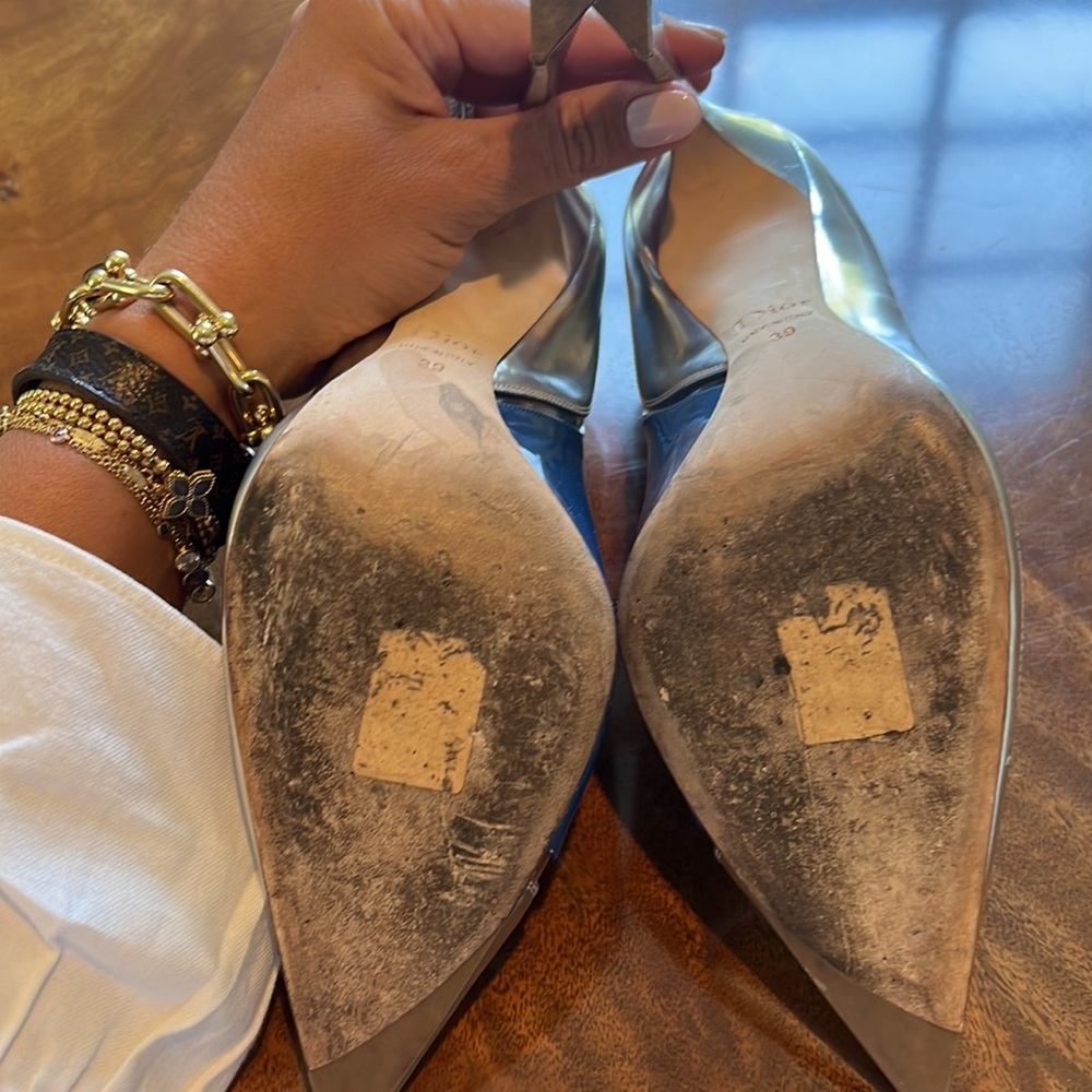 Authentic and rare Dior silver, lucite and blue pumps w/ 4” signature Dior Heel - Picture 7 of 7